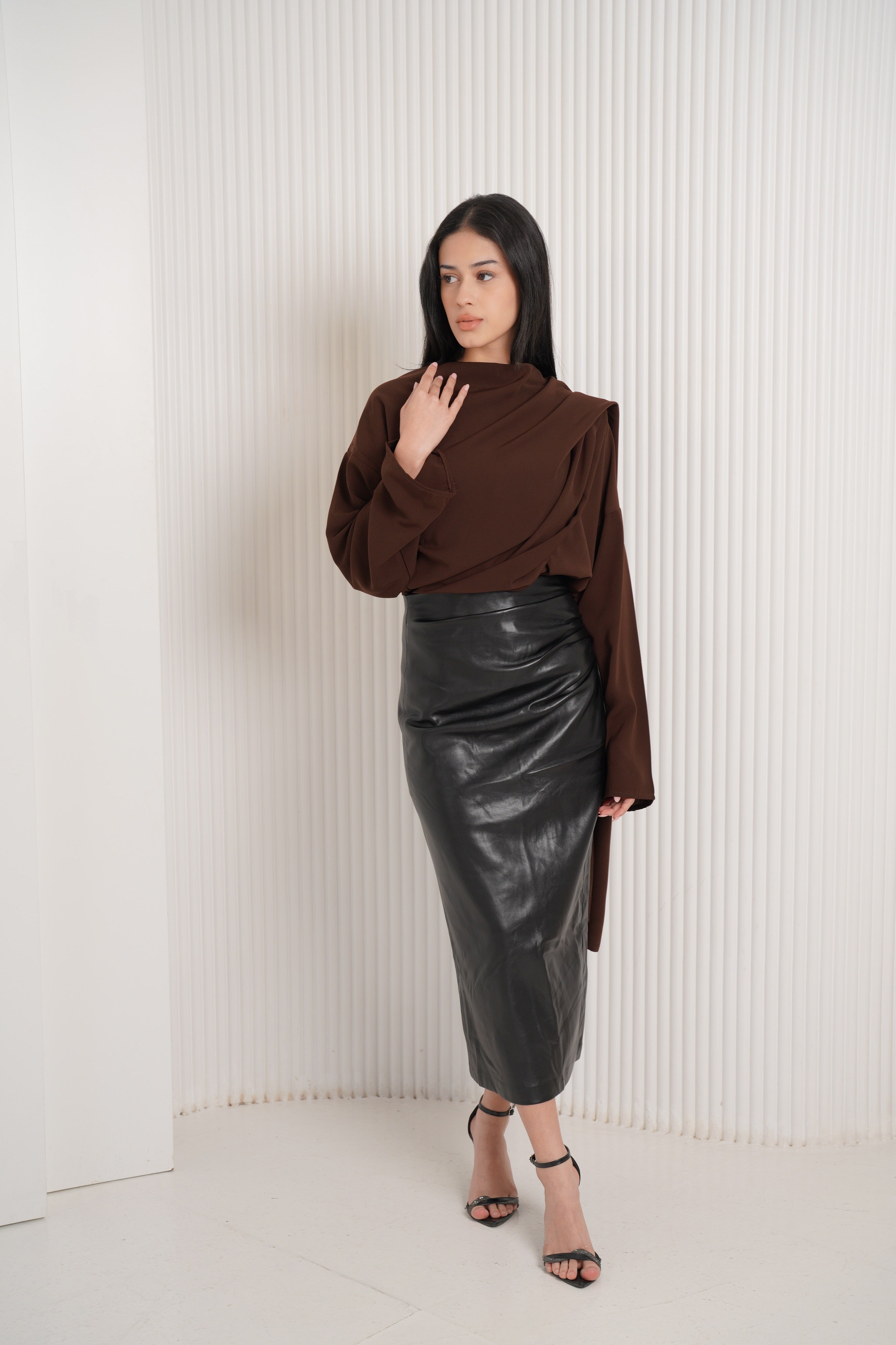 The multi-way blouse in brown