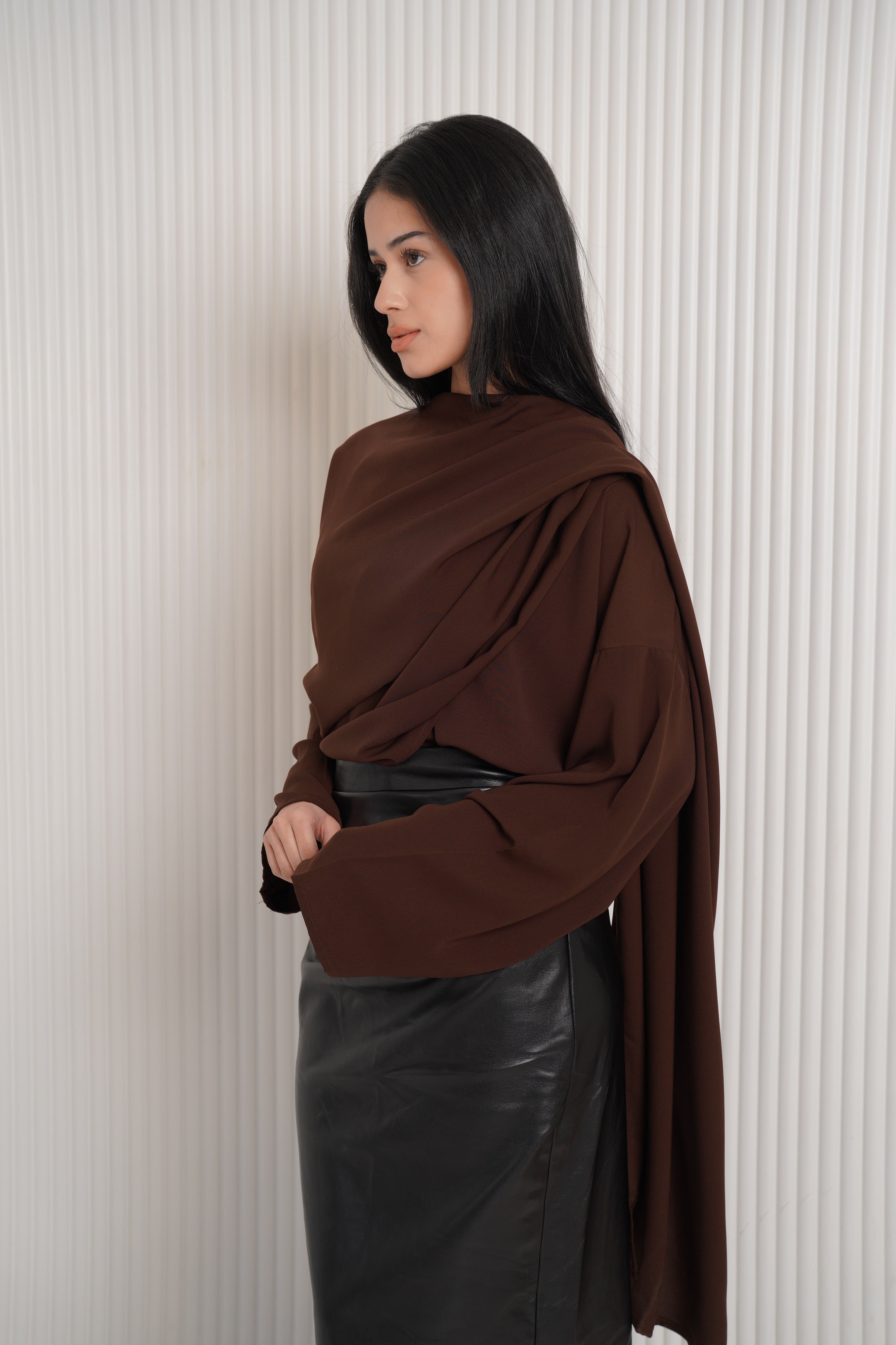 The multi-way blouse in brown