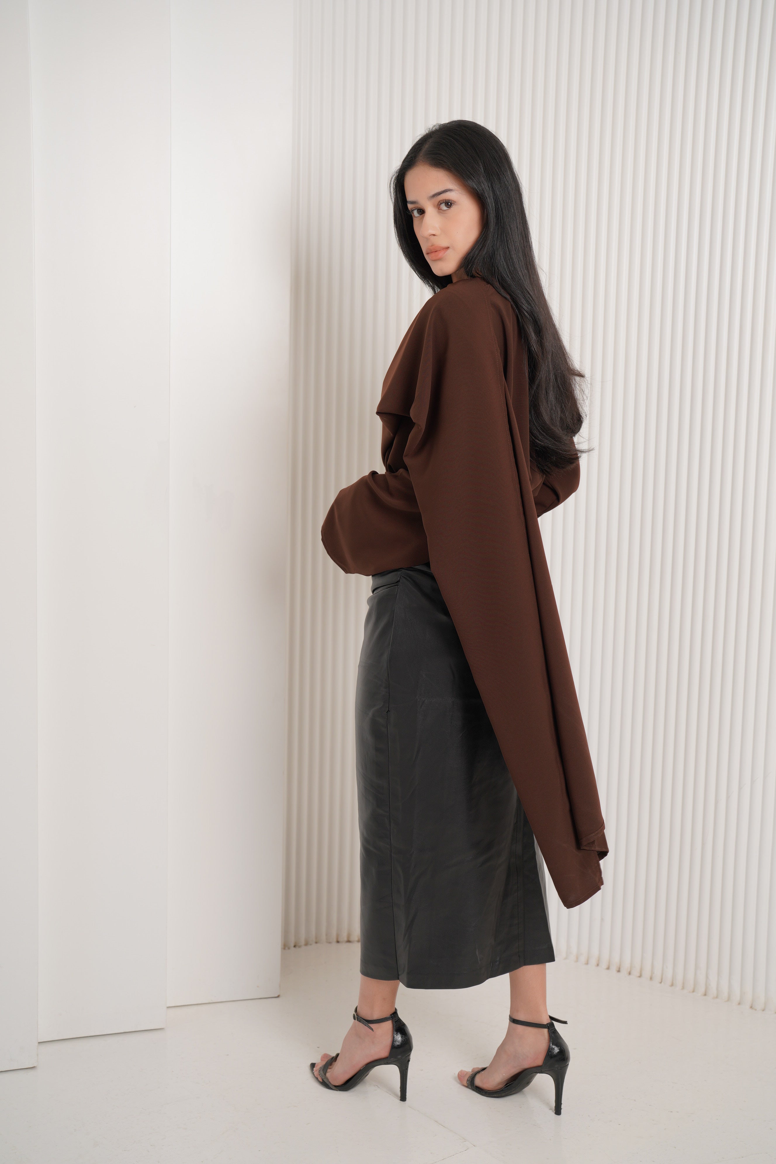 The multi-way blouse in brown