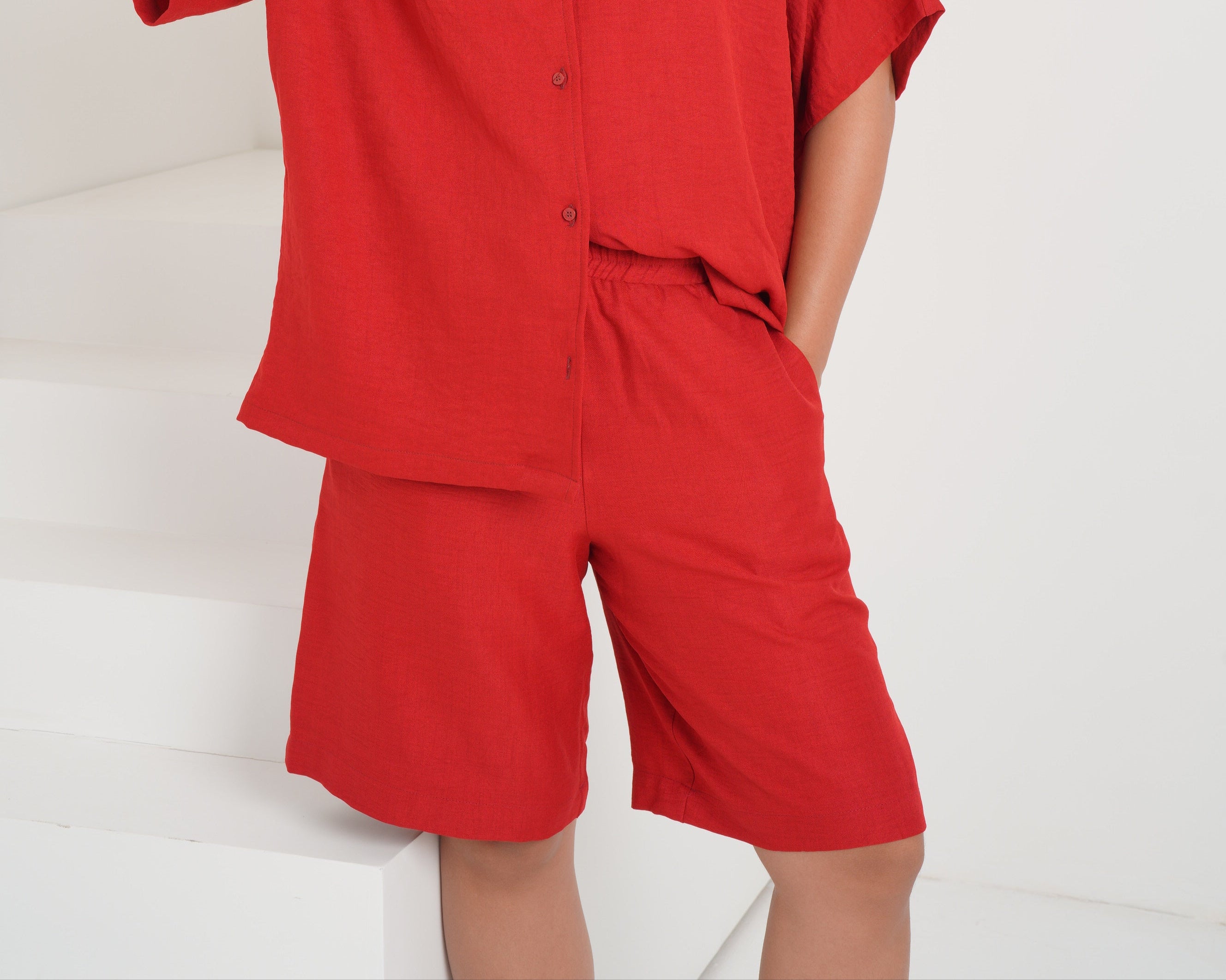 SHORT IN RED